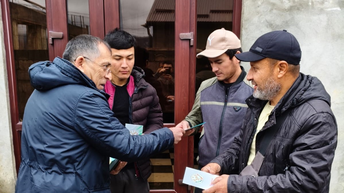 Иностранным гражданам, осуществляющим трудовую деятельность в Казбековском районе , объяснили правила пребывания в России